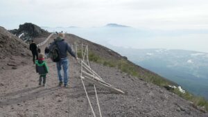 widok z Wezuwiusza na zatokę neapolitańską