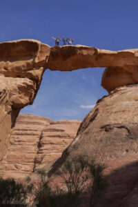 Łuk skalny Umm Fruth na pustyni Wadi Rum