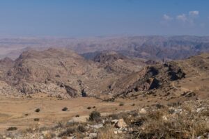 Widoki górskie w drodze do Wadi Ghuweir