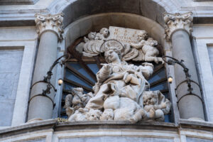rzeźba na fasadzie katedry w Katanii