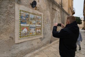 Tablica z płytek w Mazara del Vallo