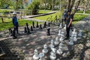 Gra w szachy pod gołym niebem