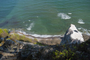 Widok z klifów na wybrzeże morza