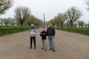 Przed obeliskiem Circus w Putbus