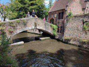 Most nad kanałem w Brugii