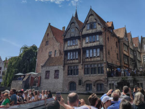 Budynki nad kanałem w Brugii