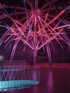 W środku Atomium w Brukseli