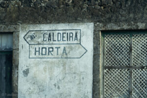 Zniszczony budynek w Horta