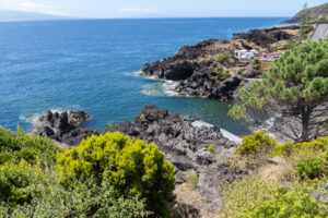 Zatoka i baseny naturalne Portinhos na Sao Jorge