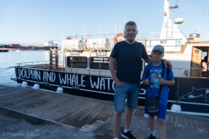 W porcie przed łodzią Moby Dick