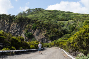 W drodze na Miradouro de Alagoa